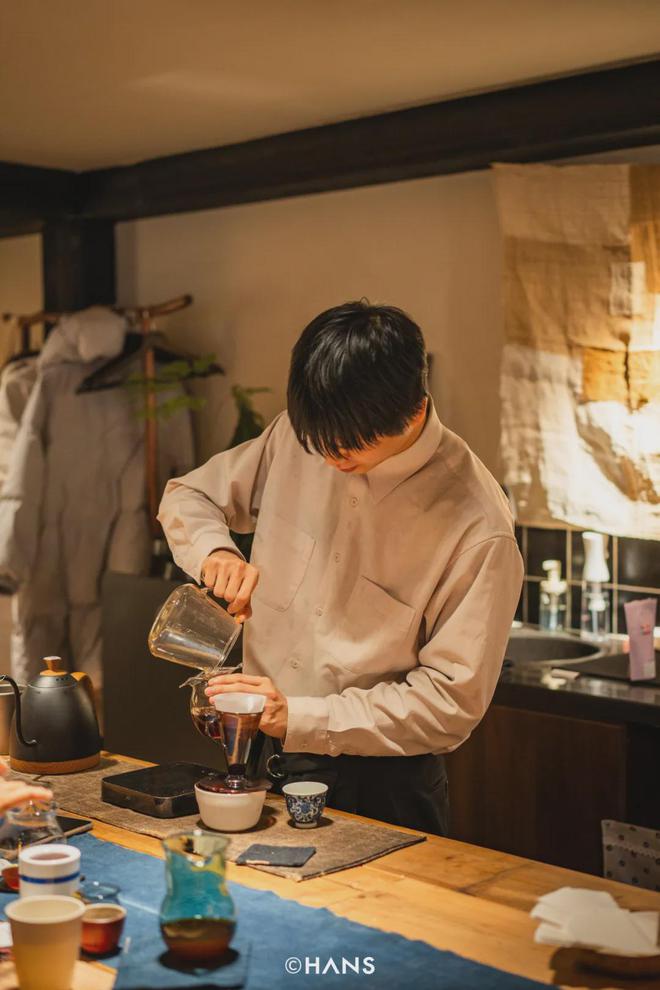 逛武汉新店躲进8间木屋取暖凯发k8国际首页登录新年(图2)